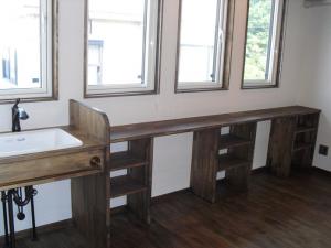 ２階にあるフリースペースカウンターも手作りです。